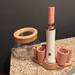 Makeup brush cleaner